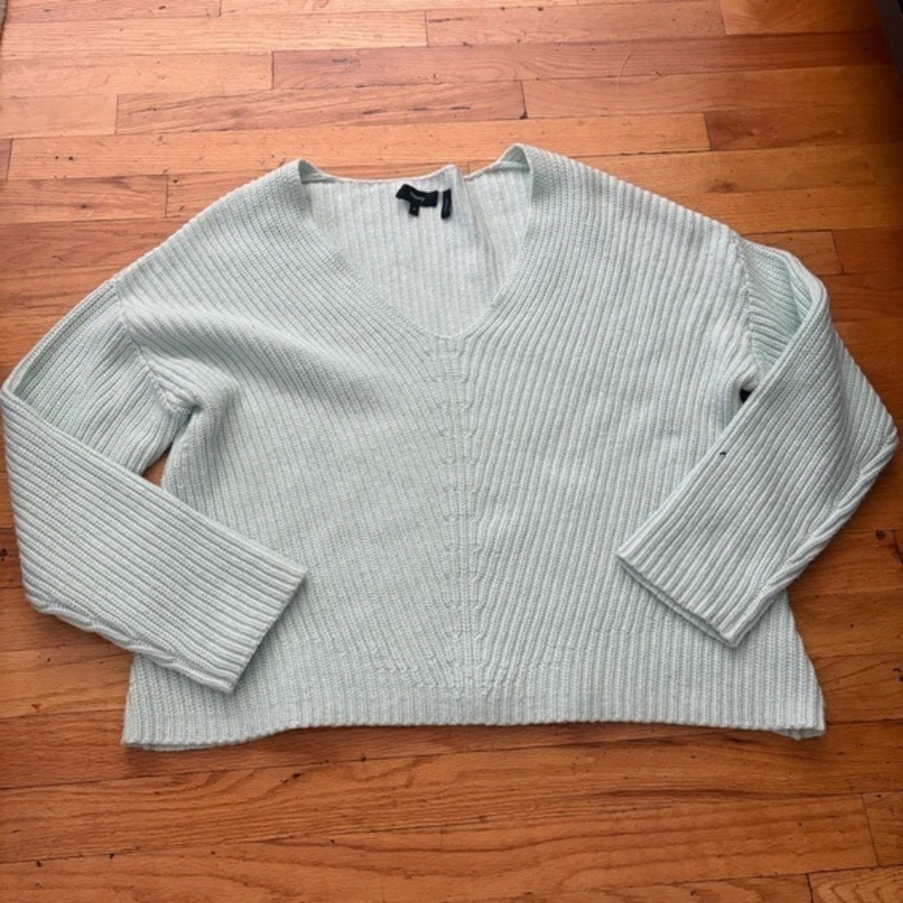 Theory Mint V-Neck Pullover Sweater Size Medium